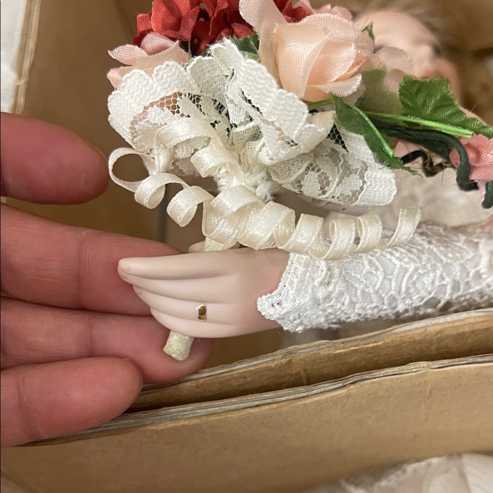 Collectible Porcelain Spring Promise Bride Doll with Lace Dress. 1997 used - Picture 5 of 16